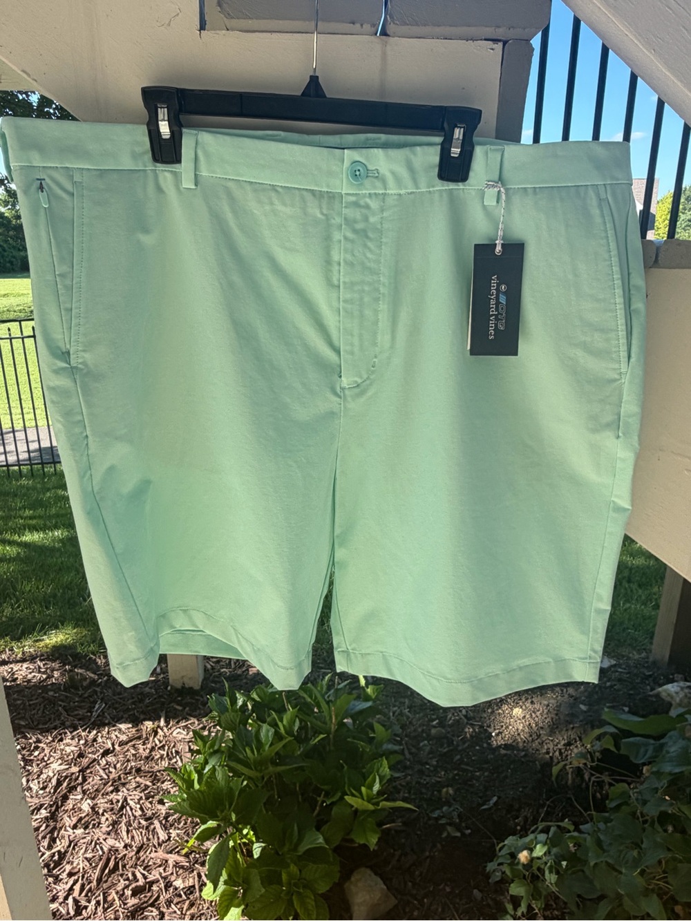 BNWT Men’s 42 x 9 Vineyard Vines Performance On The Go Shorts. Mint green-summer